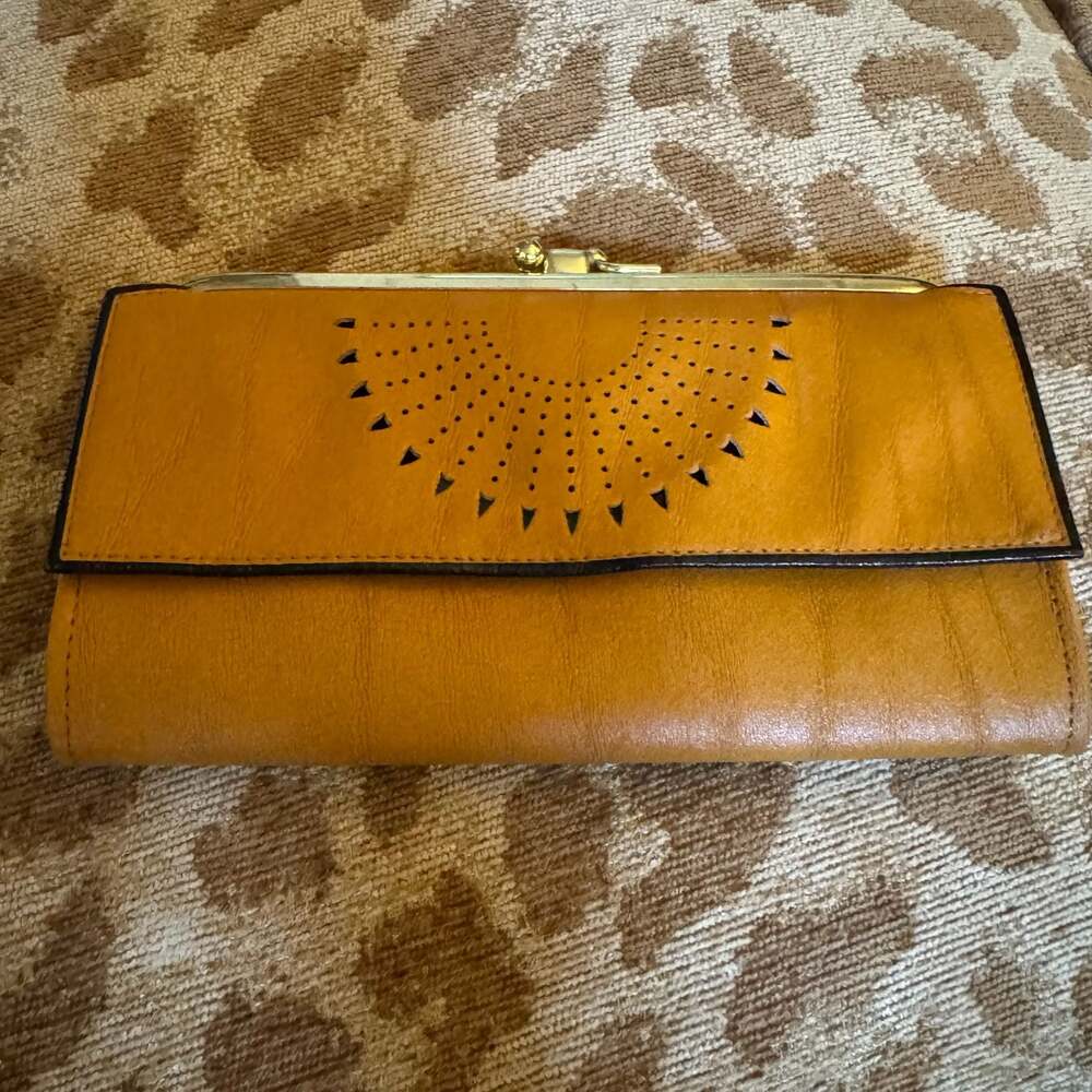 Princess Gardner Vintage Cowhide Splits Leather Kiss-Lock Wallet